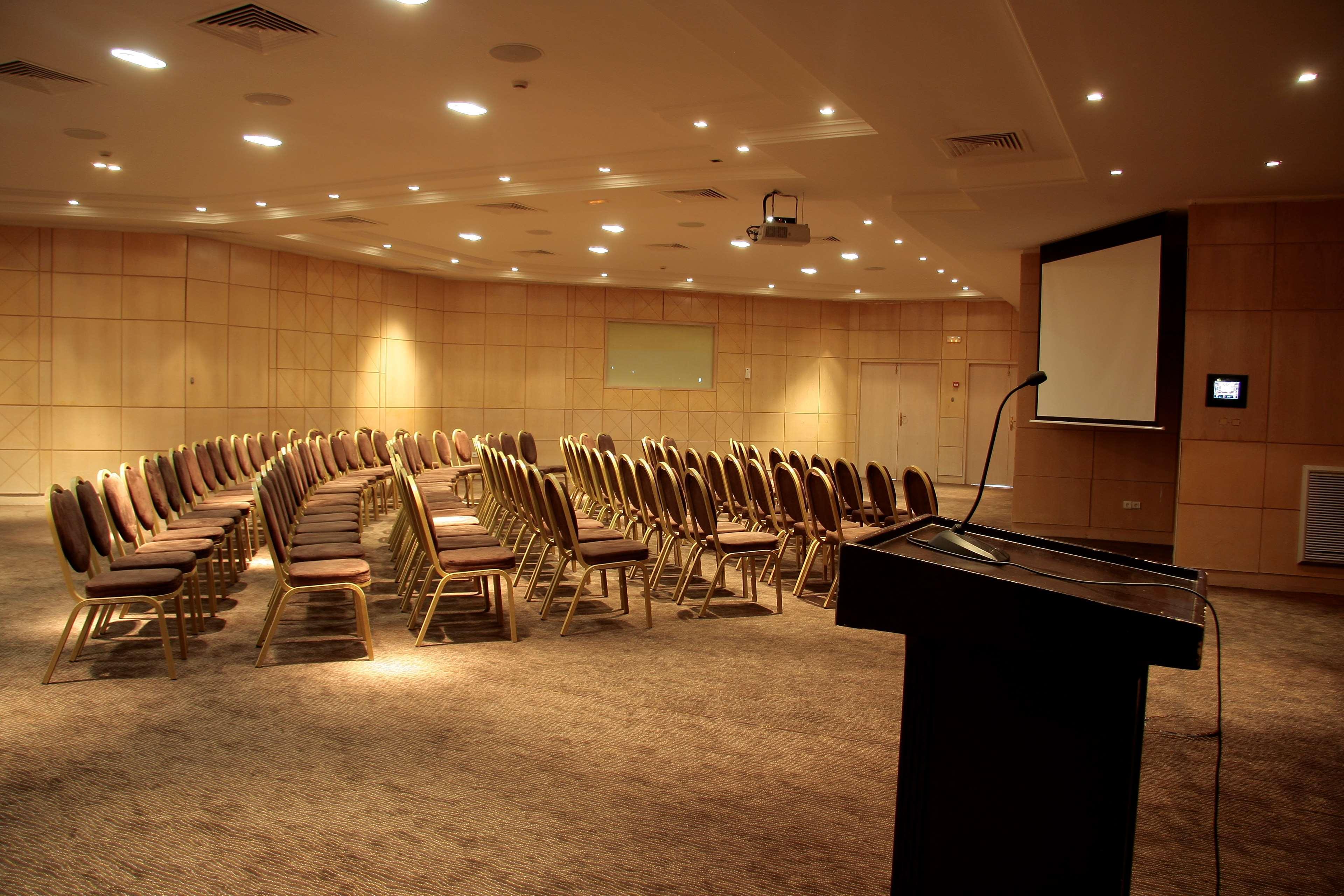杰尔巴皇宫丽笙度假酒店及海水浴 迈来亚 外观 照片 A conference room