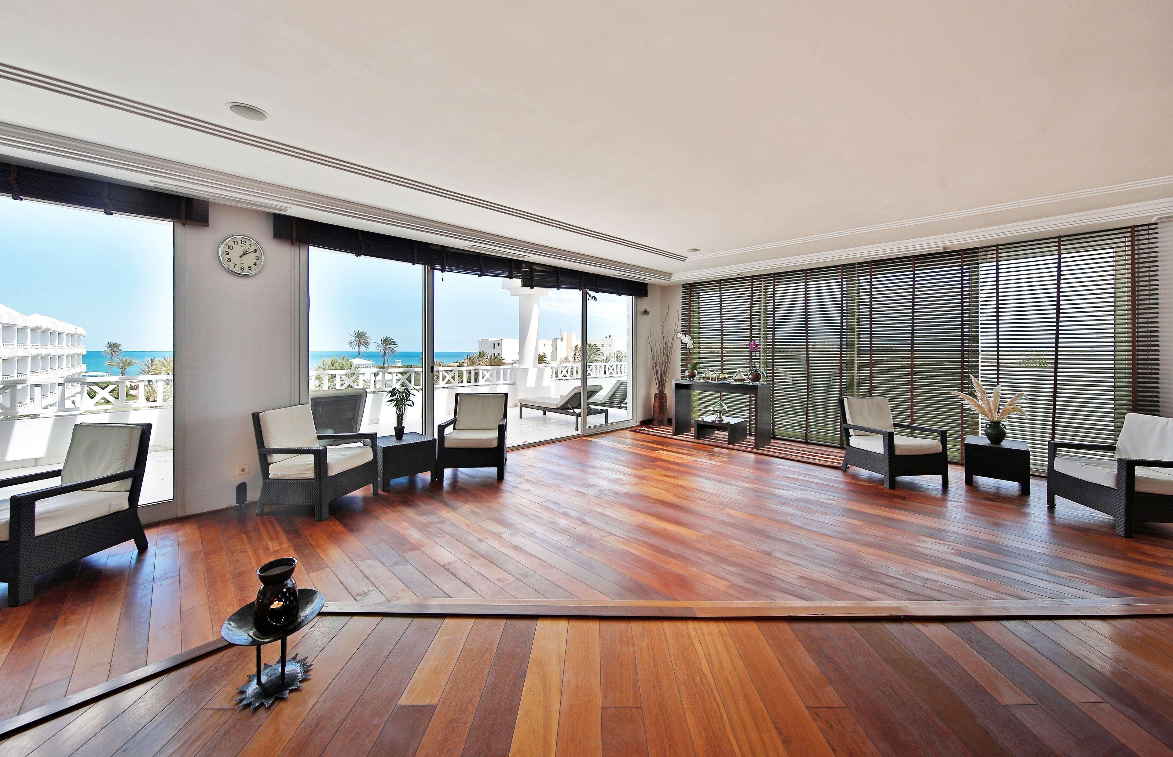 杰尔巴皇宫丽笙度假酒店及海水浴 迈来亚 外观 照片 Interior of the hotel