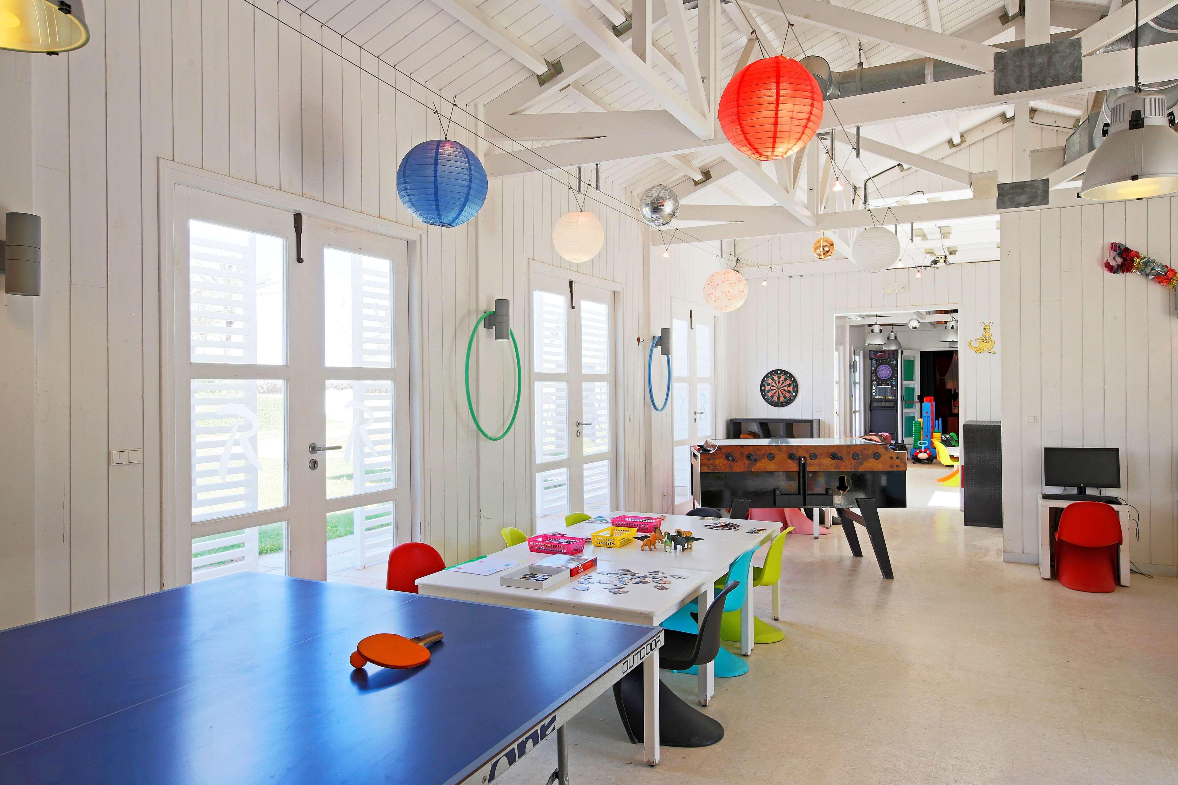 杰尔巴皇宫丽笙度假酒店及海水浴 迈来亚 外观 照片 The interior of the school