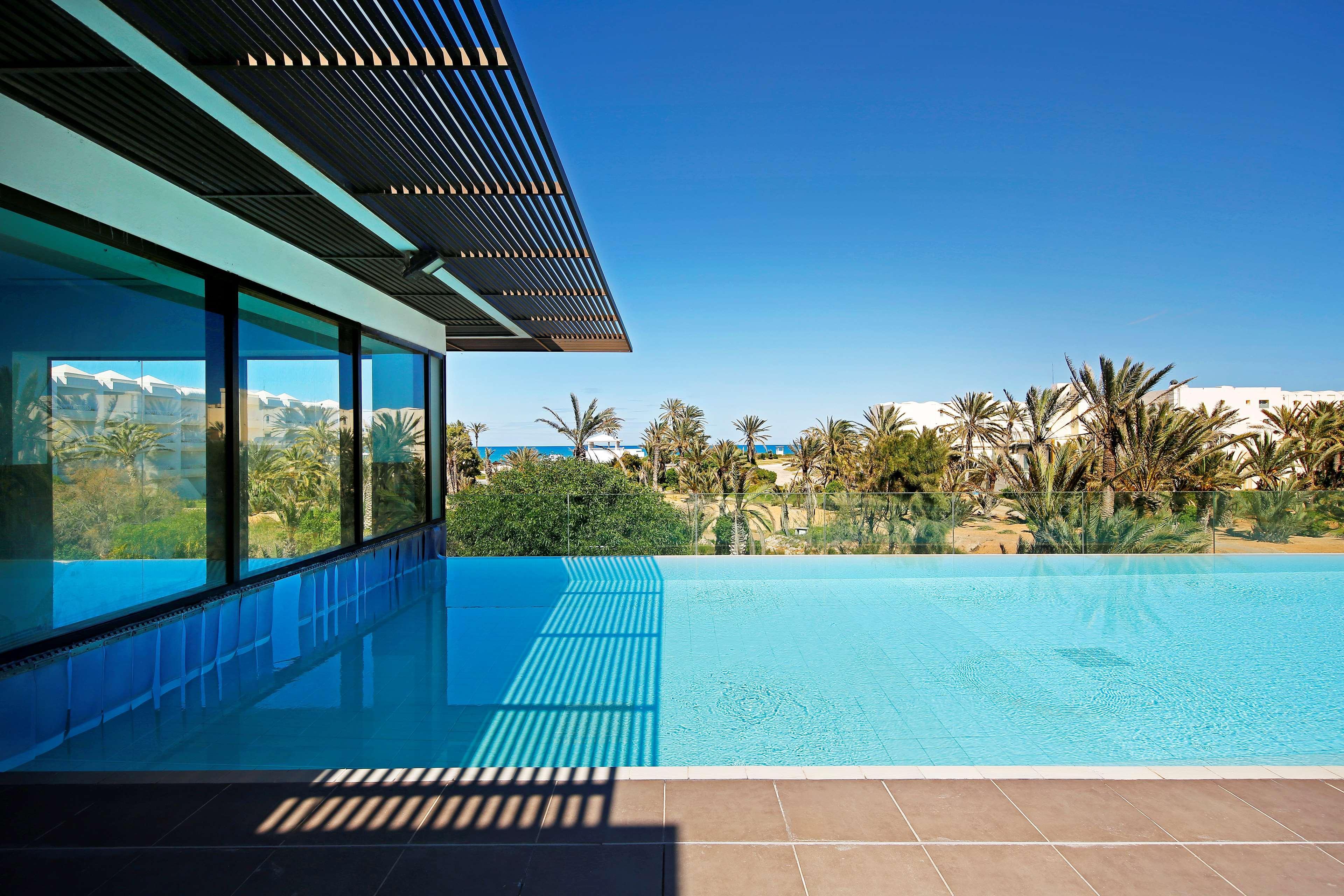 杰尔巴皇宫丽笙度假酒店及海水浴 迈来亚 外观 照片 Villa in Marbella