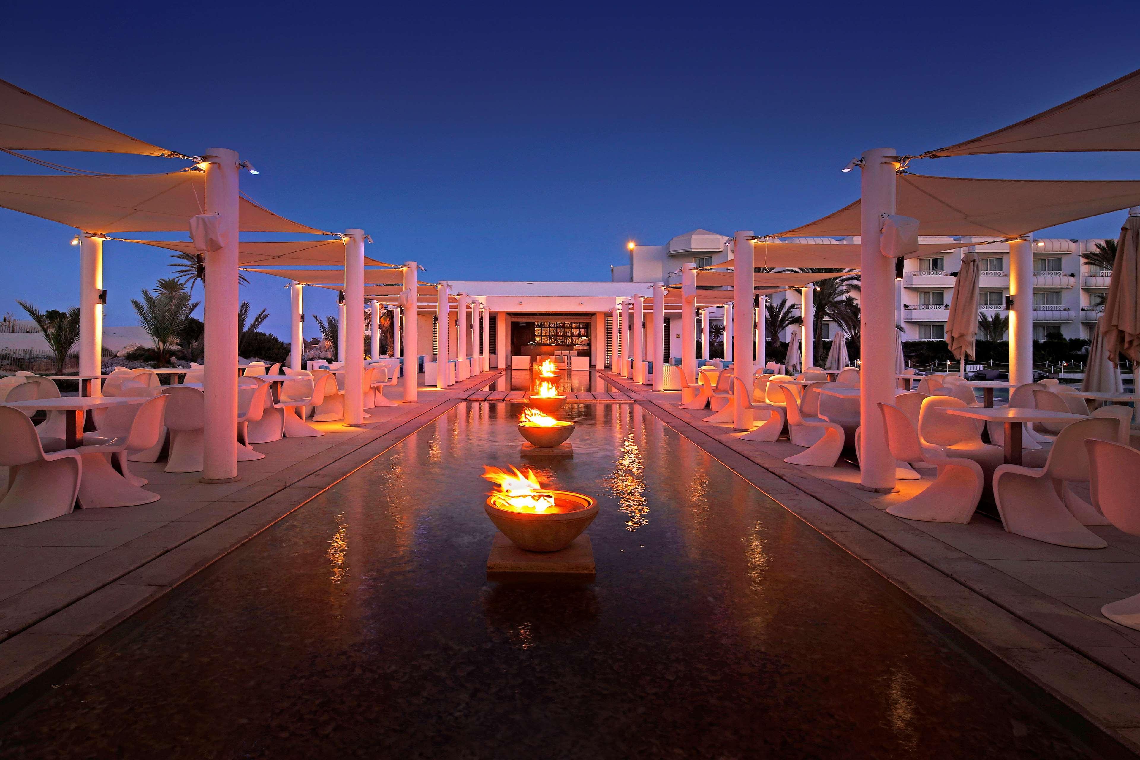 杰尔巴皇宫丽笙度假酒店及海水浴 迈来亚 外观 照片 The resort's main restaurant