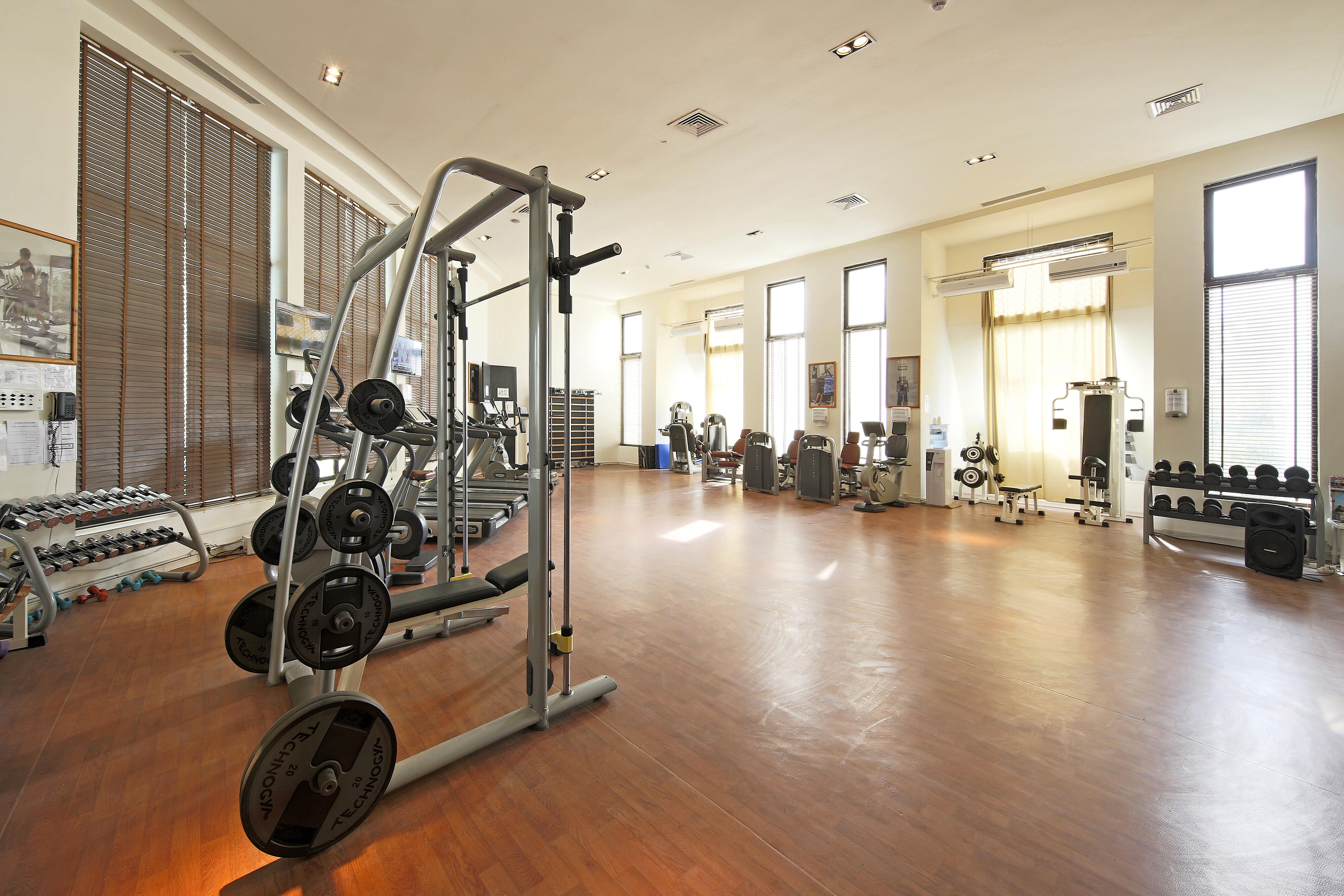 杰尔巴皇宫丽笙度假酒店及海水浴 迈来亚 外观 照片 The gym at the hotel