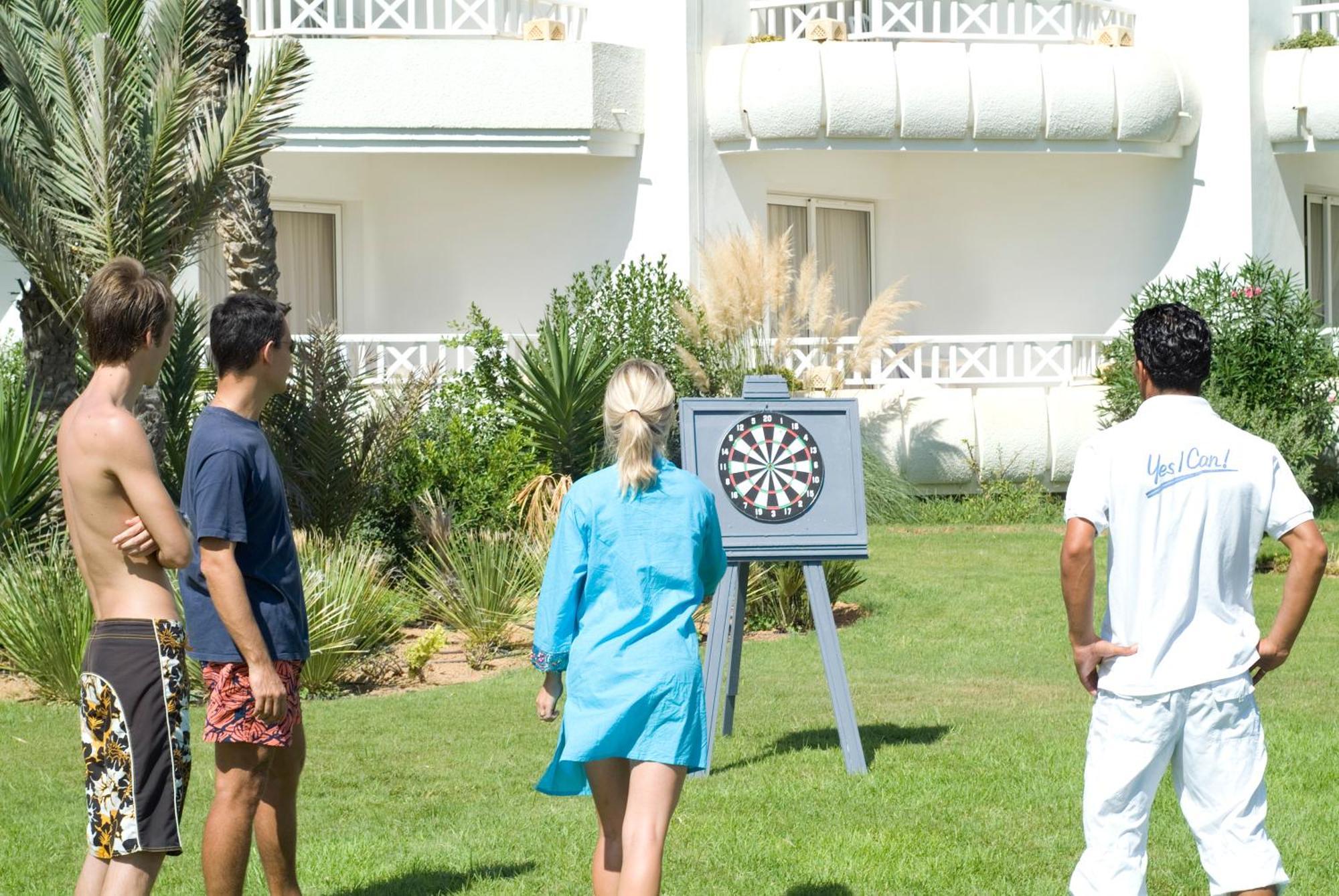 杰尔巴皇宫丽笙度假酒店及海水浴 迈来亚 外观 照片 Outdoor dartboard